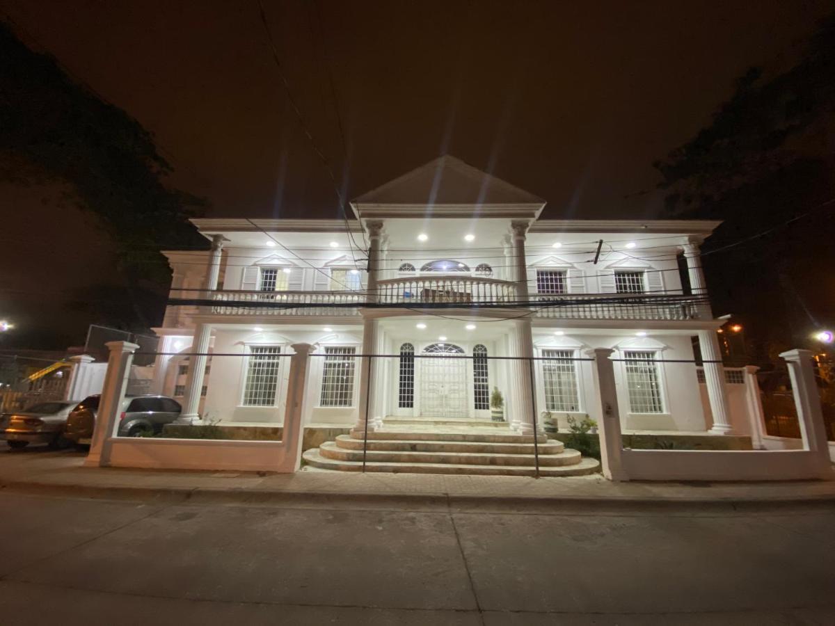 White House * Guayaquil